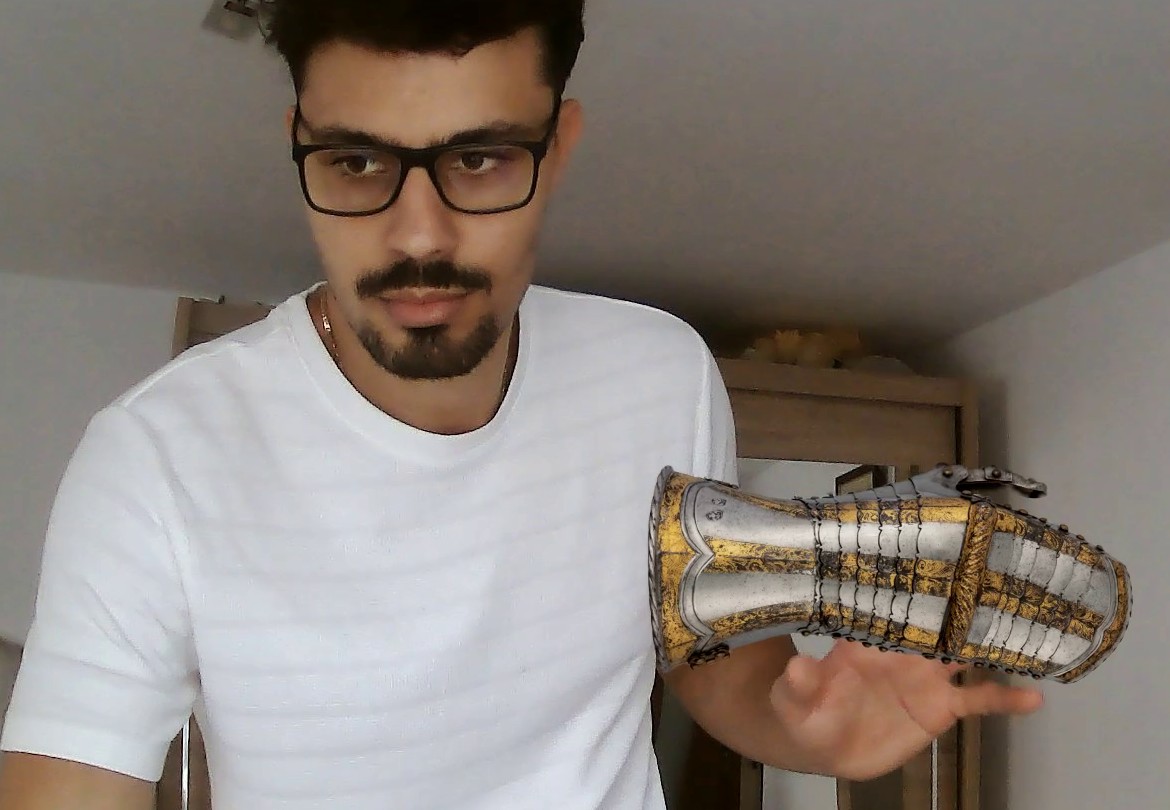 Armour gauntlet